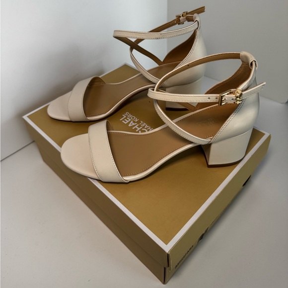 BNIB Michael Kors Serena Light Cream Heels - 7M - Picture 1 of 14